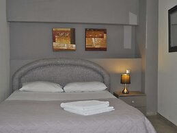 Attractive Greek House with Private Pool near Sea & City Center