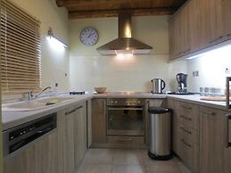 Attractive Greek House with Private Pool near Sea & City Center