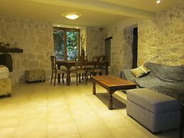 Attractive Greek House with Private Pool near Sea & City Center