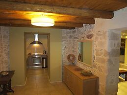 Attractive Greek House with Private Pool near Sea & City Center