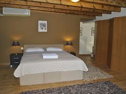 Attractive Greek House with Private Pool near Sea & City Center