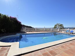 Comfortable Luxury Villa With Private Swimming Pool