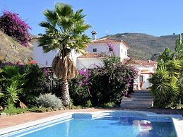 Comfortable Luxury Villa With Private Swimming Pool