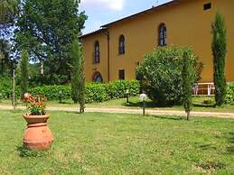 Idyllic Holiday Home in Vinci With Swimming Pool