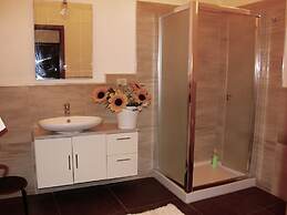 Idyllic Holiday Home in Vinci With Swimming Pool