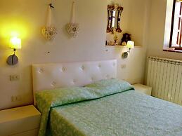 Idyllic Holiday Home in Vinci With Swimming Pool