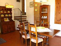 Idyllic Holiday Home in Vinci With Swimming Pool