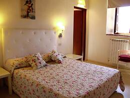 Idyllic Holiday Home in Vinci With Swimming Pool