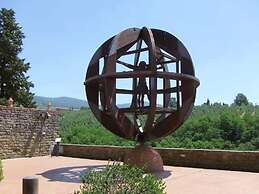 Idyllic Holiday Home in Vinci With Swimming Pool