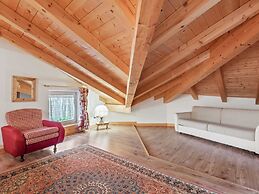 Belvilla by OYO Charming Apartment in Brez With TV