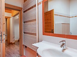 Belvilla by OYO Charming Apartment in Brez With TV