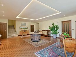Belvilla by OYO Charming Apartment in Brez With TV