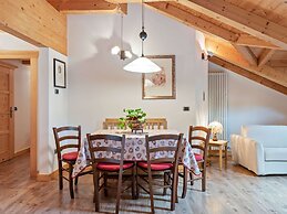 Belvilla by OYO Charming Apartment in Brez With TV