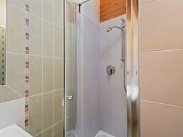 Belvilla by OYO Charming Apartment in Brez With TV