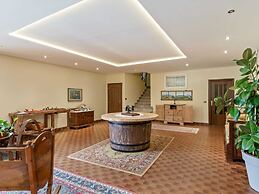 Belvilla by OYO Charming Apartment in Brez With TV