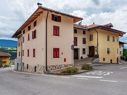 Belvilla by OYO Charming Apartment in Brez With TV