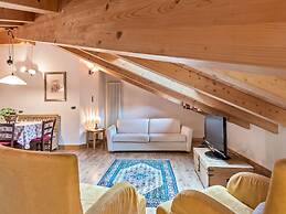 Belvilla by OYO Charming Apartment in Brez With TV