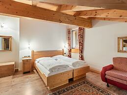 Belvilla by OYO Charming Apartment in Brez With TV