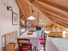 Belvilla by OYO Charming Apartment in Brez With TV