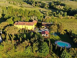 Splendid Farmhouse With Shared Swimming Pool