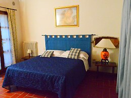 Splendid Farmhouse With Shared Swimming Pool