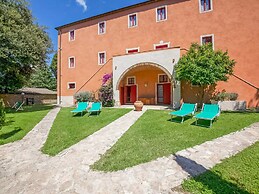 Farmhouse in Montescudaio with Shared Pool near Sea & Park