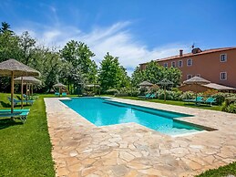 Farmhouse in Montescudaio with Shared Pool near Sea & Park