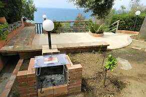 Cozy Holiday Home in Ricadi near Sea