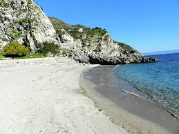 Cozy Holiday Home in Ricadi near Sea