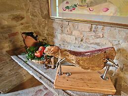 Apartment in Apecchio With Swimming Pool