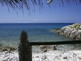 Belvilla by OYO Limoni