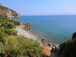 Belvilla by OYO Limoni