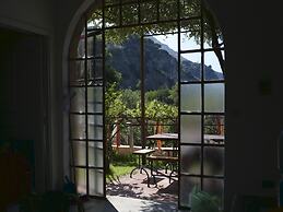 Belvilla by OYO Limoni