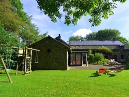 Eco Farmhouse by High Fens