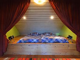 Eco Farmhouse by High Fens