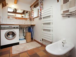 Heritage Holiday Home in Roumont