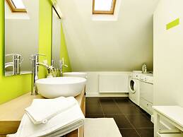 Luxurious Holiday Home in Courtil with Hot Tub