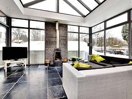 Luxurious Holiday Home in Courtil with Hot Tub
