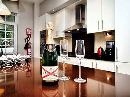 Luxurious Holiday Home in Courtil with Hot Tub