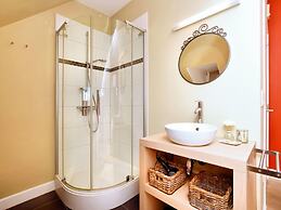 Luxurious Holiday Home in Courtil with Hot Tub