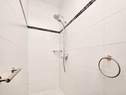 Luxurious Holiday Home in Courtil with Hot Tub