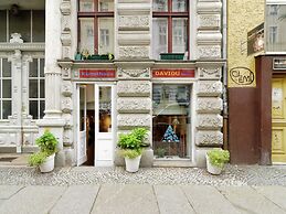 Contemporary Apartment in Kreuzberg, Berlin