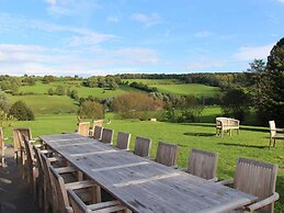 Superb Holiday Home With Barbecue