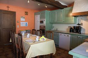 Desnie Farmhouse With Pool