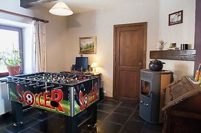 Desnie Farmhouse With Pool