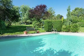 Desnie Farmhouse With Pool