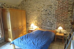 Apartment Near Forest and Hiking Trails