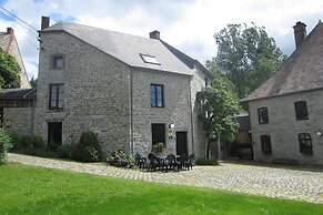 Apartment Near Forest and Hiking Trails