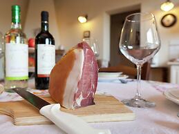 Holiday Home With Pool and Jacuzzi