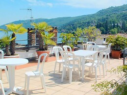 House In the Heart of Baveno Within Walking Distance of the Lake